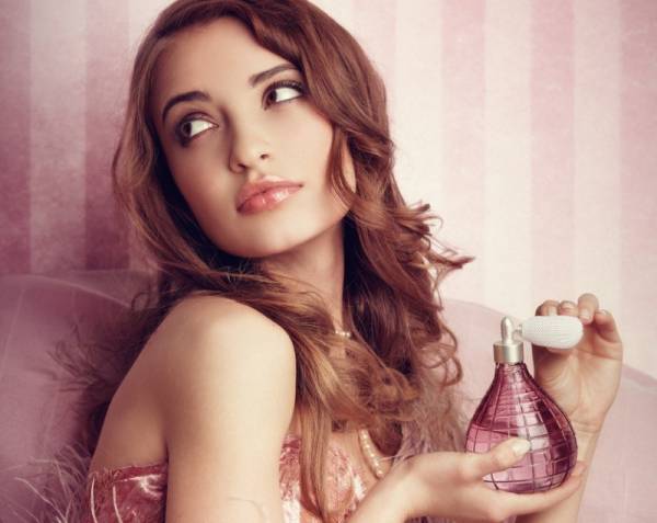 この秋、記憶に残る女になる。美人オーラが漂う大人の上質フレグランス4選