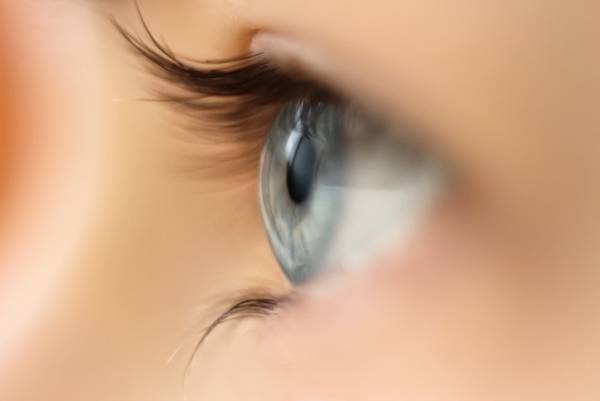 すっぴんでも目力アップ！プロに聞いた長く太く美しい自まつげを育てる方法