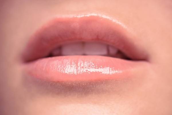 唇ケアは秋前が重要！3ステップで縦ジワもふっくら「魅惑リップ」になる方法