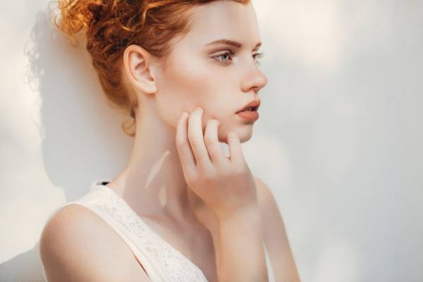 1日たった1分！ほうれい線を消すと話題の簡単「顔体操」とは？