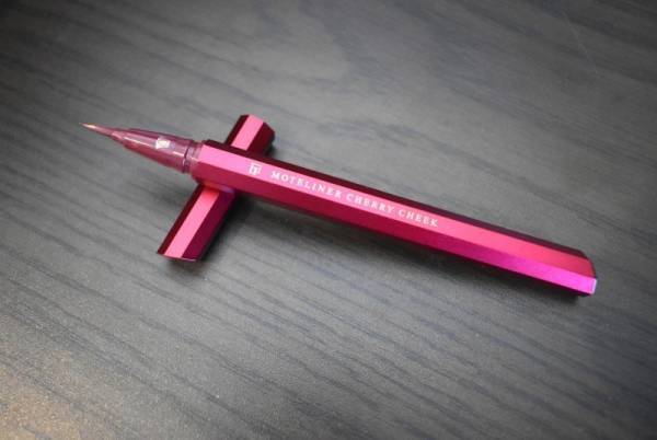 色気の秘密は目元にアリ♡大人でもOK「赤みアイライナー」の使い方