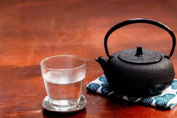 飲むだけで痩せ体質に！冬太りを解消する正しい「白湯ダイエット法」