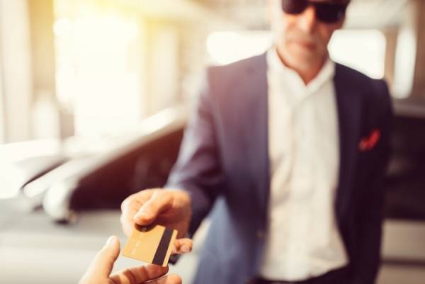 イイ男を見極める意外なポイント。付き合いたい彼の「財布の○○」をチェックすべし！