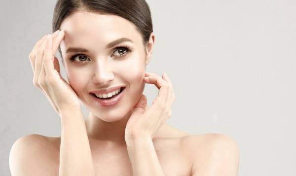 美人をつくるのはちょっとした意識！左右対称に導く「顔の歪み解消法」