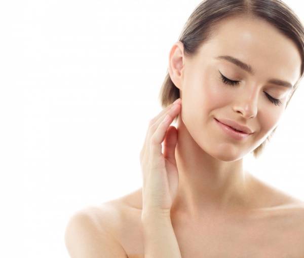 ハトムギ化粧水で保湿！大人女子のためのシンプルスキンケア特集