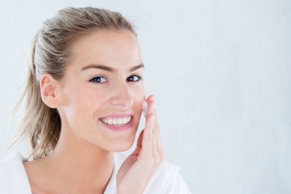 ハトムギ化粧水で保湿！大人女子のためのシンプルスキンケア特集