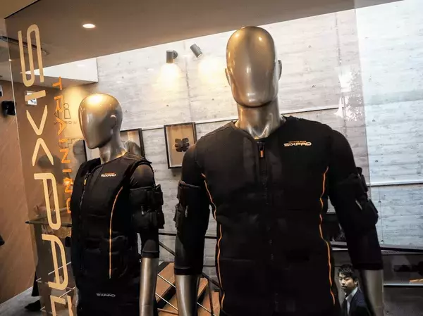 菜々緒ボディも夢じゃない!?たったの15分でトレーニングできる次世代ジム「SIXPAD STATION」って？