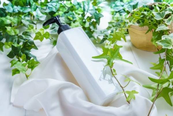 頭皮のかゆみ・フケに使える薬用シャンプー3選！地肌ケアで注目の成分とは？