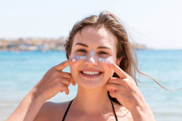 夏メイクをさらさら快適に！ひんやり冷触感が魅力の注目コスメ3選