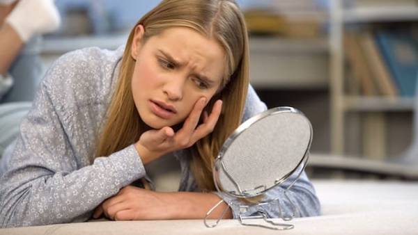 在宅ですっぴんなのに肌あれ…。うるおいを保つランチタイムのおすすめ習慣！