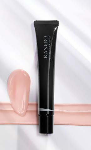 保湿しながらメイク崩れも防ぐ！マスクメイクで活躍する新作下地3選