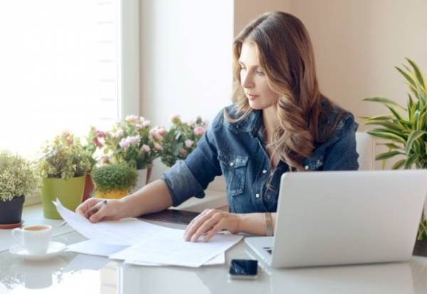 紫外線とブル―ライトによる光老化対策に！今季注目のUVスキンケアは？