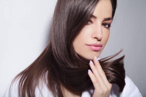 「老け髪」悩みに朗報！髪の老化予防の最新研究とWEB会議対策