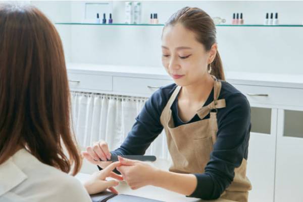 指先がキレイだと気分がアガる♪おすすめのネイル系サービス3選