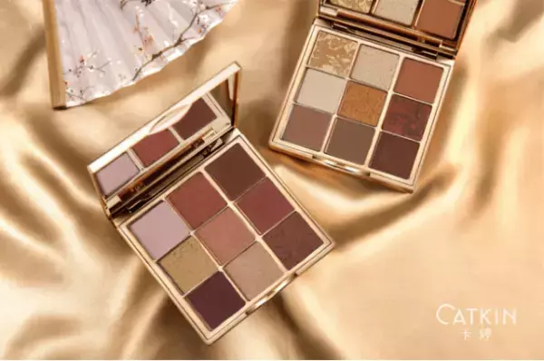 秋の目元を艶やかに彩る！2021新作アイシャドウで洗練モードなアイメイクを