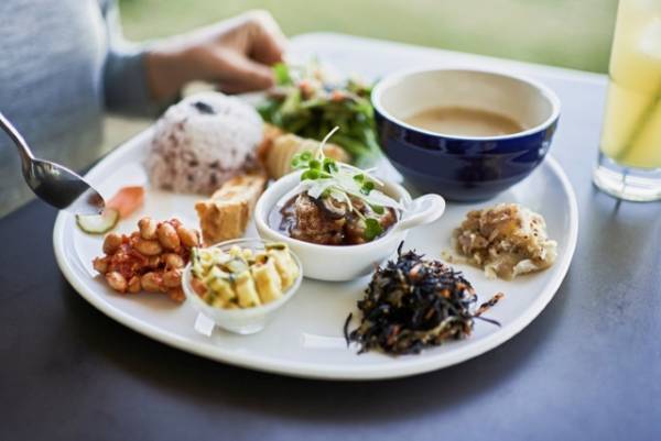 時代の最先端！サスティナブルな新作ヴィーガンコスメ3選