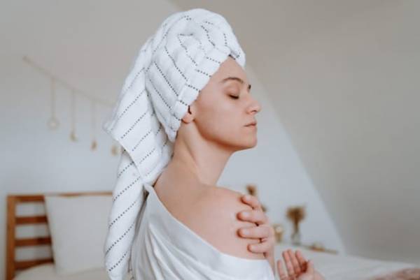 寝ている間にうるツヤ髪に！今注目のナイトキャップ3選