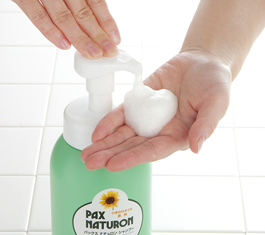 髪と地肌を究極にいたわる！話題の泡シャンプー5選