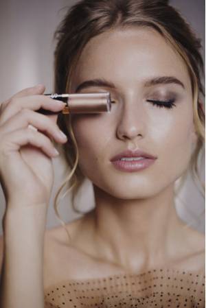 マスク中の目元印象を華やかにグレードアップ！新作アイメイクで彩りとツヤを