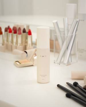 マスク中も大活躍《メイクフィックスミスト》でメイク崩れを防ごう！