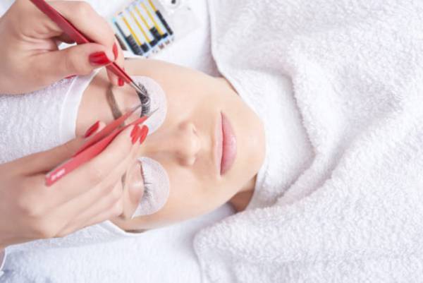 元アイリストが解説！目的別おすすめまつげエクステの種類と長持ちさせる方法