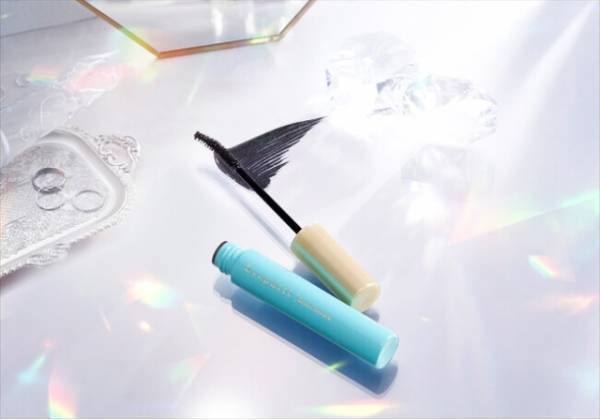 汗で落ちにくい《2023年夏新作カラーマスカラ》夏の目元をトレンド色でメイクアップ！