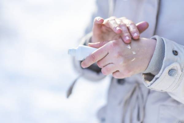 ハンドクリームでおなじみの「尿素」ってどんな成分？おすすめアイテムも紹介