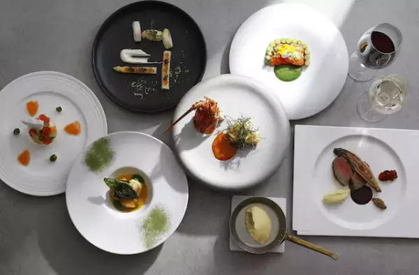 初デートはどんなディナーが正解？おすすめジャンル5選のメリットデメリットを解説！