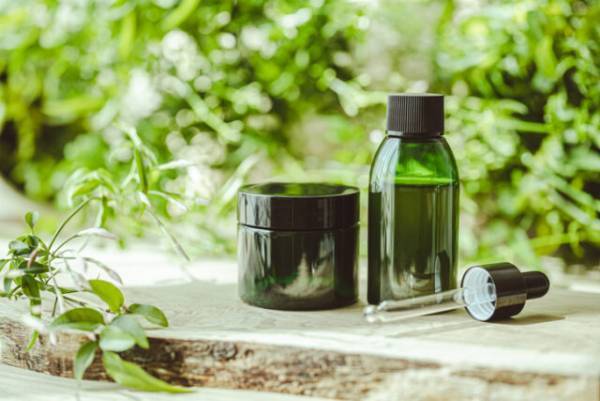 自然の香りに癒やされて♡オーガニック化粧品ブランドおすすめ6選