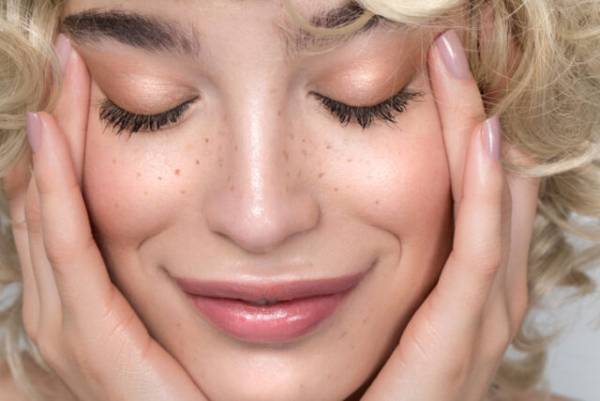 40代からの垢抜けメイク術！ファンデーション編～“塗り方”で変わる立体感～