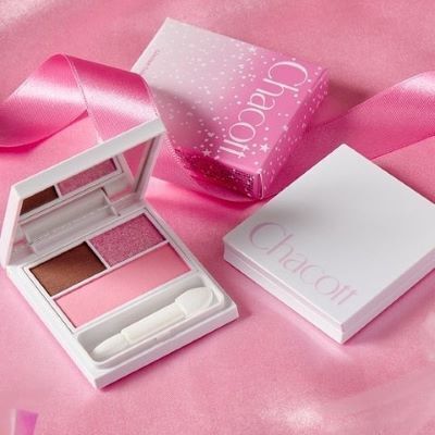 ホリデーシーズンに活躍！心ときめく華やかなピンクコスメ【2024年】