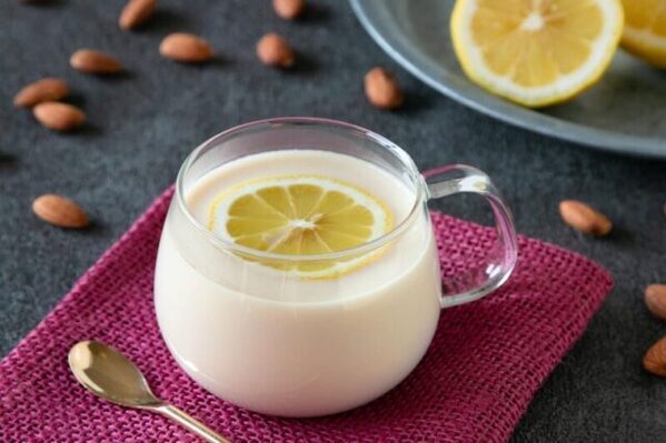 夏の美容と健康をサポート！プロが語る「アーモンドミルク」のスゴさとは？