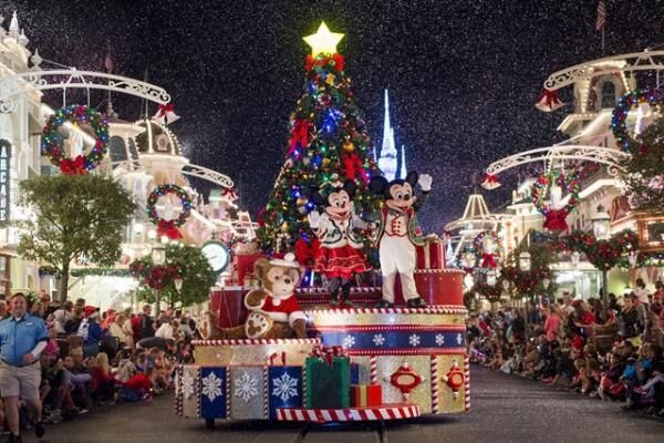 フロリダ＆カリフォルニアのディズニーリゾートで今年も超華やかなクリスマスイベント開催中！