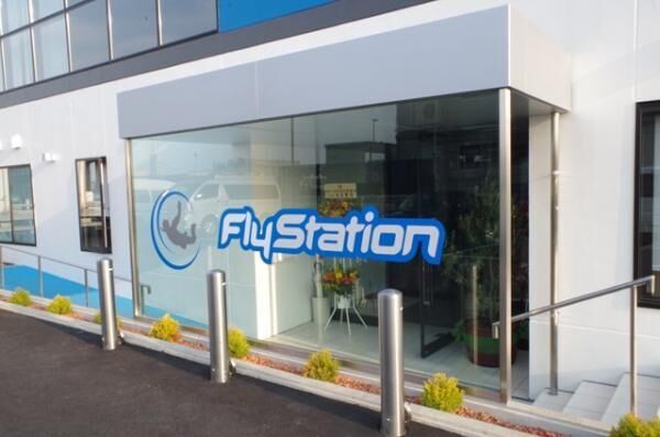 屋内スカイダイビングで“宙を舞う”！「FlyStation Japan」が埼玉にオープン