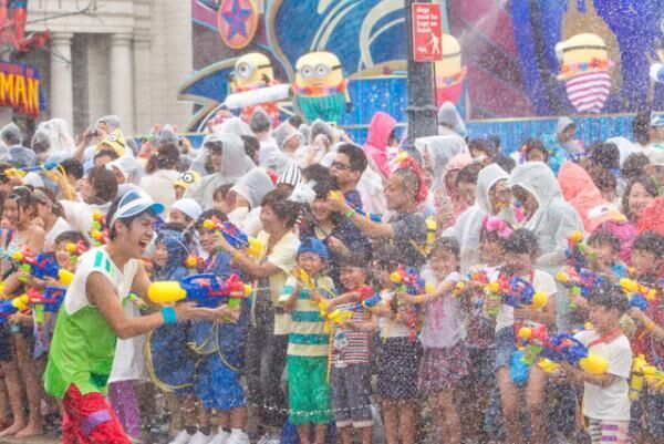 ミニオンと楽しむ“びしょ濡れ”パレード！USJ「ユニバーサル・サマー・フェスティバル」