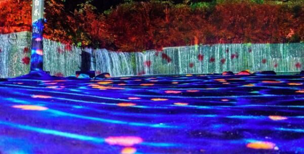 夏の軽井沢の夜を幻想的に！白糸の滝ライトアップ＆イリュージョンイベントが週末限定で開催
