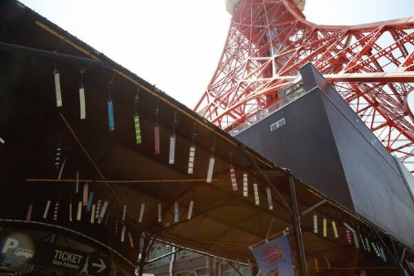 東京タワーの1階正面玄関前に「333個の南部風鈴」がお目見え！涼しげな音色を楽しもう