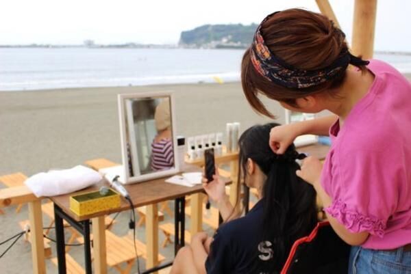 グランピングビーチにヘアブースが期間限定でオープン！湘南の海でヘアアレンジを体験しよう