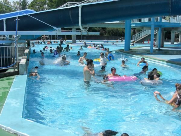 東京・青梅市の東原公園水泳場で夏のプールを満喫しよう！スライダーは迫力満点！