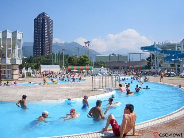新潟県湯沢町・レジャープール オーロラで夏のプールを楽しもう！室内室外どちらもアリ