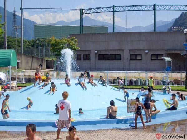 新潟県湯沢町・レジャープール オーロラで夏のプールを楽しもう！室内室外どちらもアリ