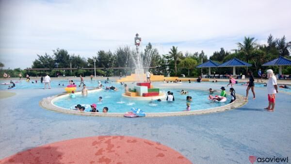 沖縄県総合運動公園レクリエーションプールで夏を満喫！沖縄県民の憩いの場