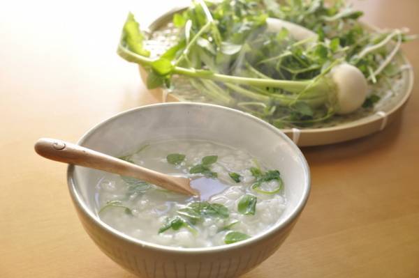 お正月疲れの胃のケアに。春の七草の効果とは？