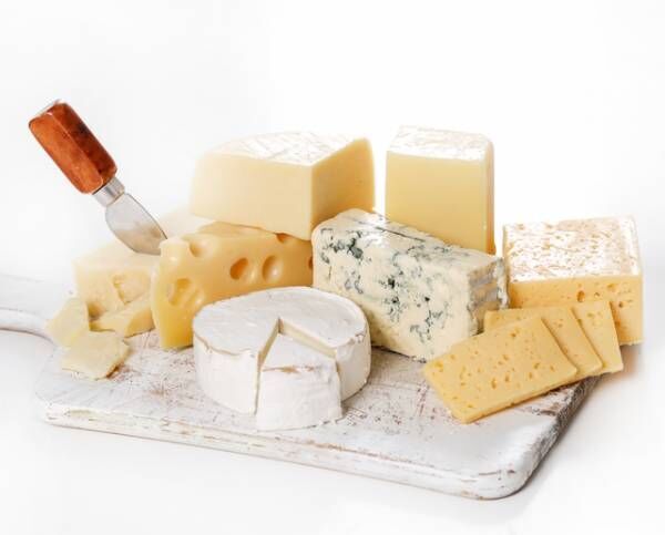妊婦さんがチーズNGな理由｜避けるべきチーズと食べてもいいチーズの種類を解説