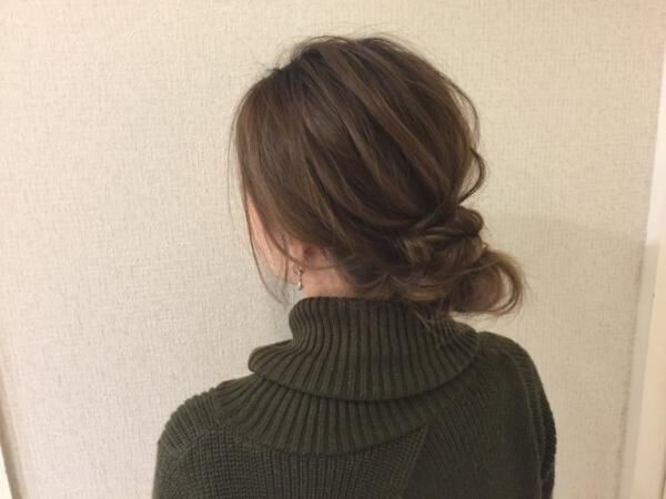 サイドの髪を巻きつけるだけ 輪っかお団子 三つ編みヘアアレンジで楽チンこなれスタイルに ウーマンエキサイト 1 2