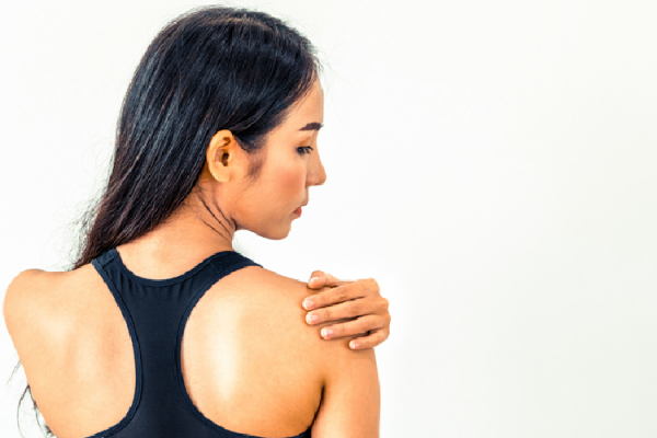 肩甲骨の可動域を広げて肩こり改善 肩甲骨はがしのやり方 ウーマンエキサイト 1 4