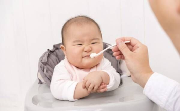 離乳食を嫌がる赤ちゃんのイメージ