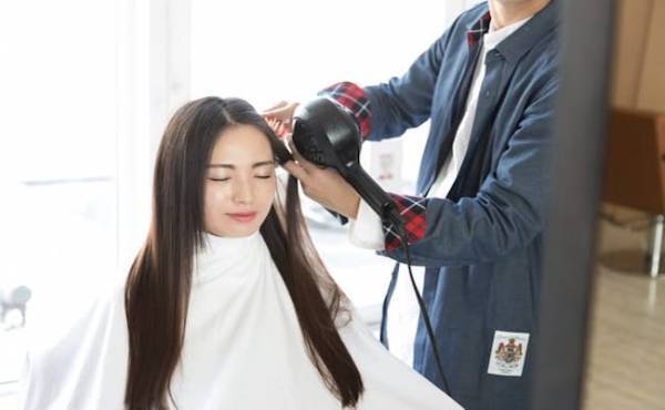 赤ちゃんへの影響は！？ 妊娠中の縮毛矯正について助産師がアドバイス！