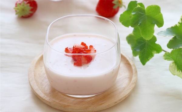 ラクうま！いちごとヨーグルトの簡単おやつ【管理栄養士監修】