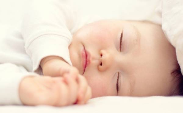 赤ちゃんの向きぐせの原因は？！ 治す方法はあるの？